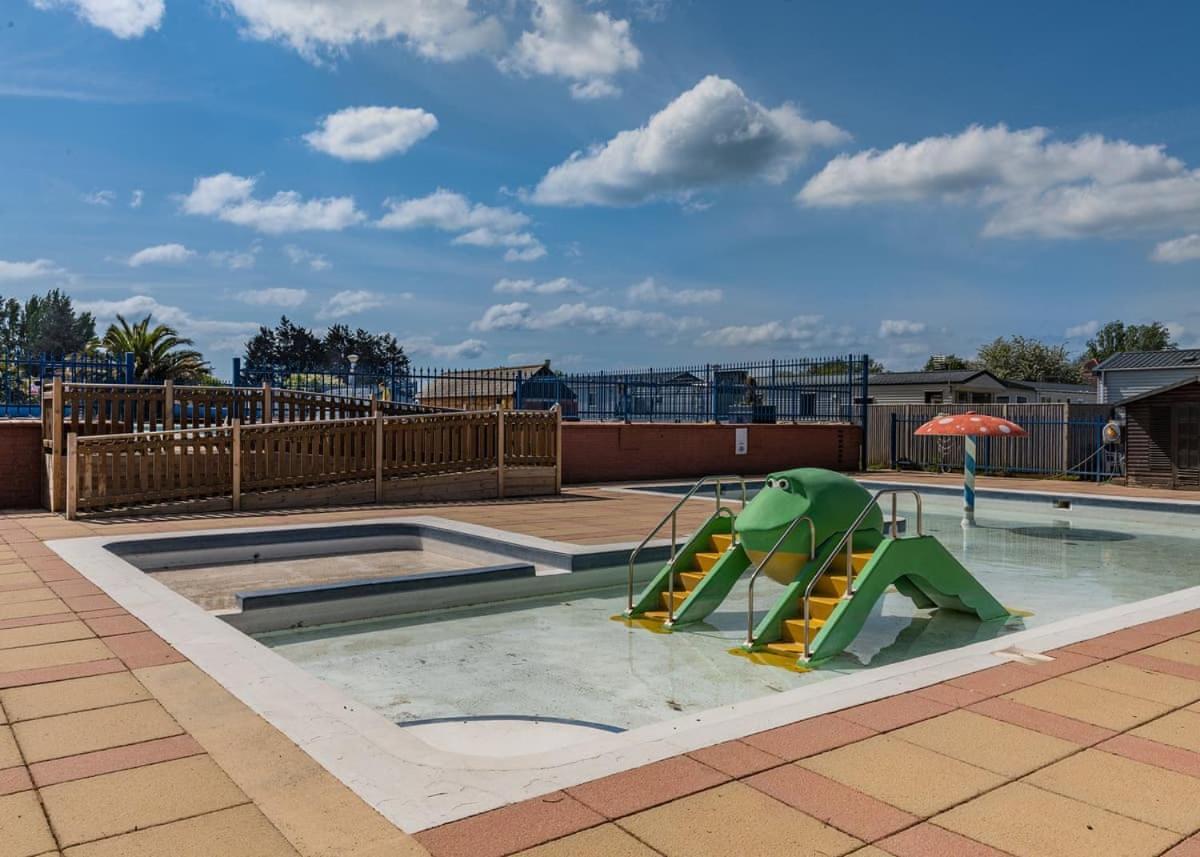 Riverside Caravan Holiday Park Bognor Regis Exterior photo